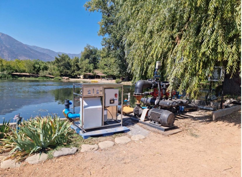 Equipos de nanoburbujas Kapicua instalados junto a la laguna en Pirque